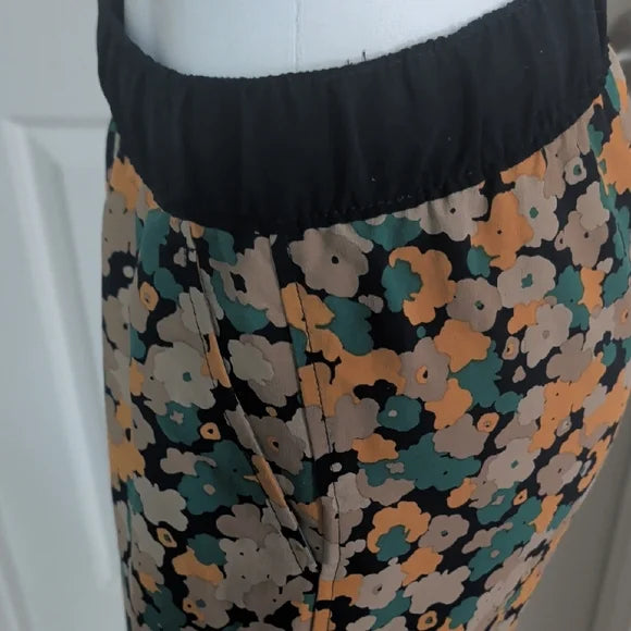The North Face Women's Floral Joggers in an Earthy Floral Pattern size XS