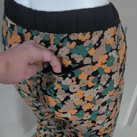 The North Face Women's Floral Joggers in an Earthy Floral Pattern size XS