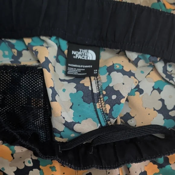 The North Face Women's Floral Joggers in an Earthy Floral Pattern size XS